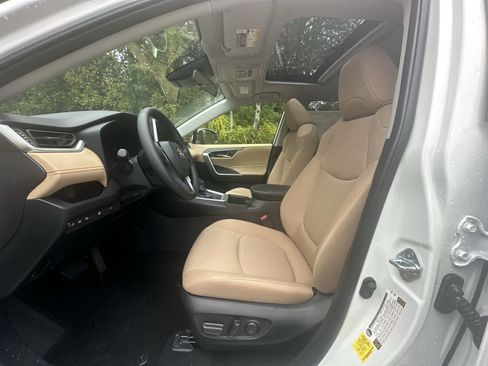 Certified 2025 Toyota RAV4 XLE image 27