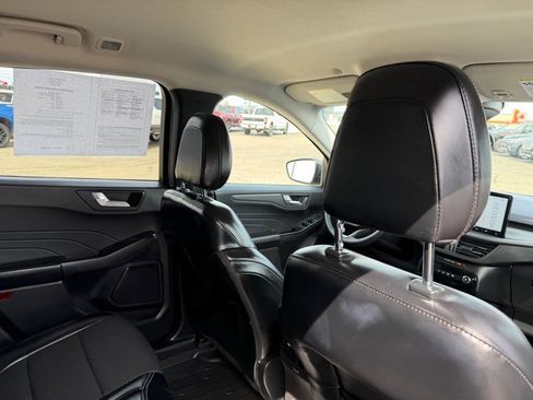 Used 2024 Ford Escape SE w/ Class II Trailer Tow Package FWD image 48