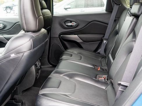 Used 2022 Jeep Cherokee Limited image 11