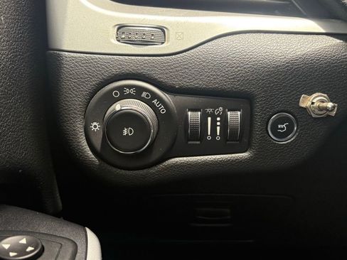 Used 2017 Jeep Cherokee Trailhawk w/ Comfort/Convenience Group image 26