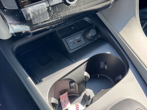 New 2025 INFINITI QX50 Luxe image 11