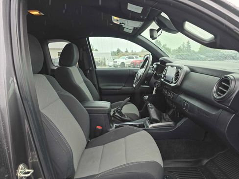 Used 2020 Toyota Tacoma TRD Sport AWD/4WD image 11
