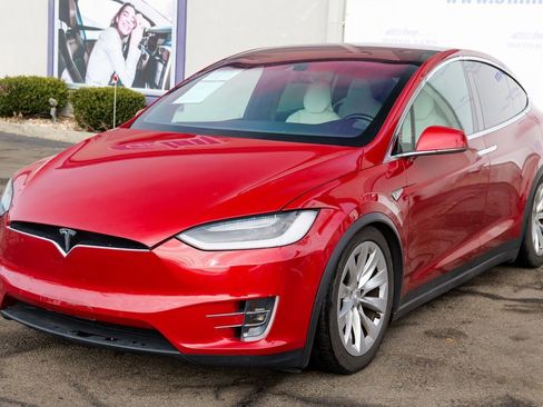 Used 2016 Tesla Model X 90D image 3