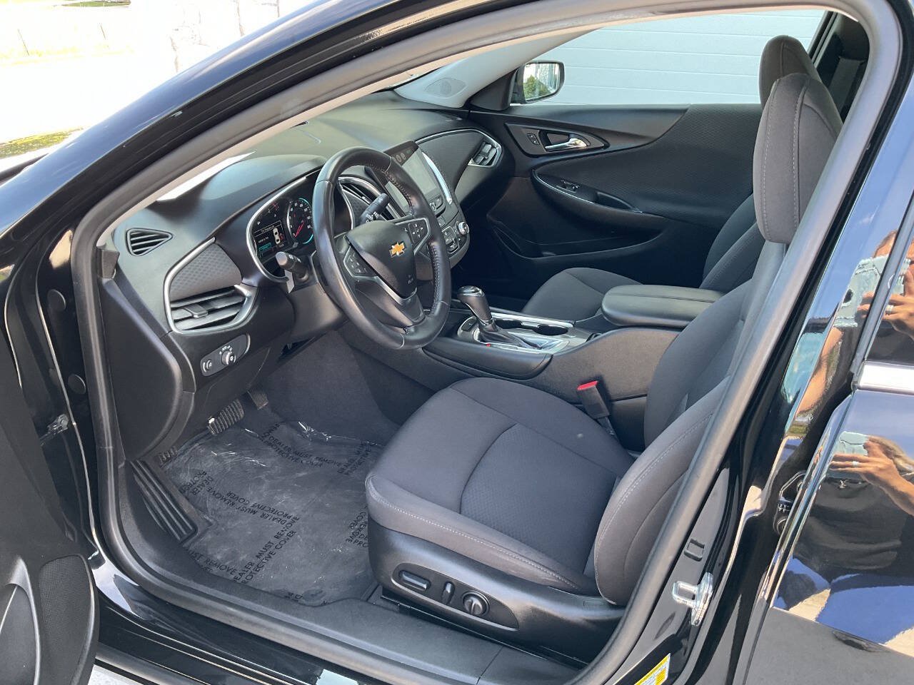 Used 2018 Chevrolet Malibu LT FWD image 14