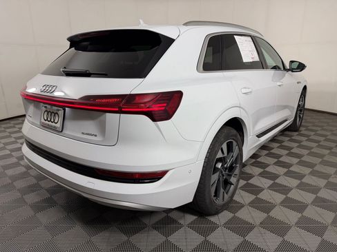 Used 2023 Audi e-tron Premium Plus w/ Premium Plus Package AWD/4WD image 9