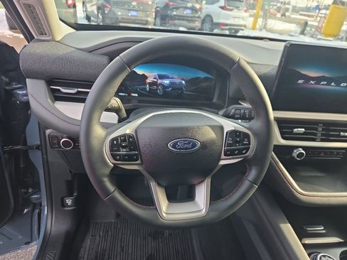 Used 2025 Ford Explorer Active image 20