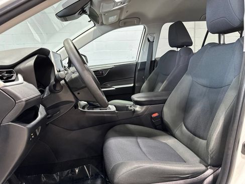 Used 2023 Toyota RAV4 LE AWD/4WD image 13