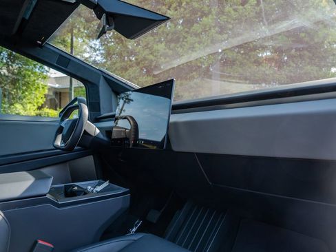Used 2026 Tesla Cybertruck AWD Crew Cab image 21