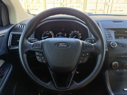 Used 2018 Ford Edge SE image 25