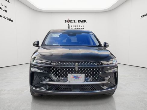 New 2026 Lincoln Nautilus Premier AWD/4WD image 2