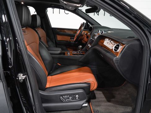Used 2018 Bentley Bentayga Activity AWD/4WD image 17