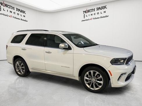 Used 2023 Dodge Durango Citadel RWD image 3