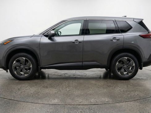 Used 2025 Nissan Rogue SV image 3