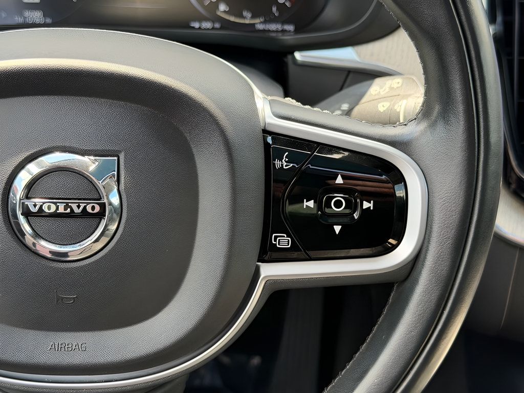 Used 2021 Volvo XC60 T5 Inscription AWD/4WD image 17