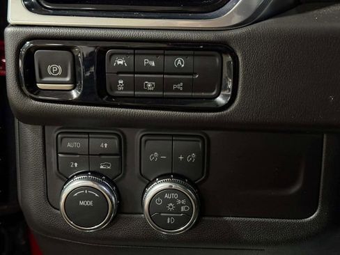 Used 2025 GMC Yukon XL Denali w/ Sun & Power Step Package image 23