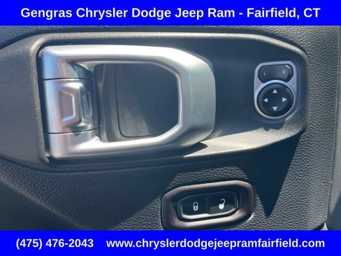 Used 2018 Jeep Wrangler Unlimited Sahara AWD/4WD image 41