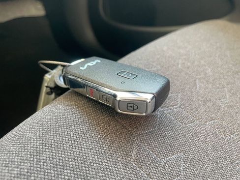 Used 2025 Kia Seltos S image 22