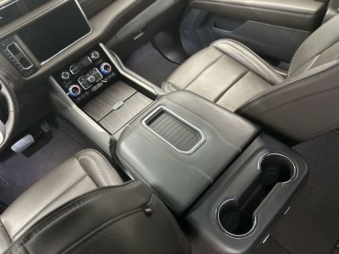 Used 2022 GMC Yukon XL Denali AWD/4WD image 24
