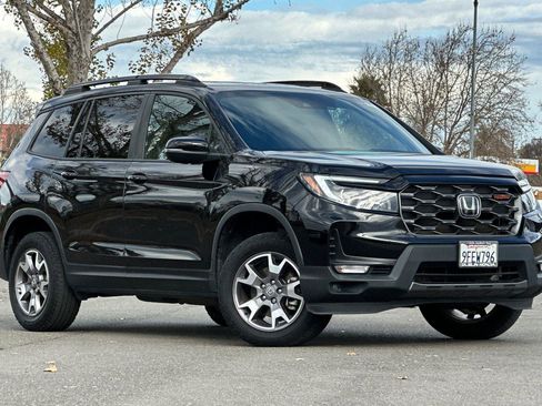 Used 2023 Honda Passport TrailSport image 2