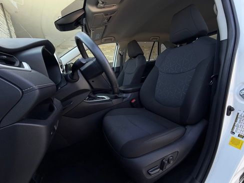 Used 2025 Toyota RAV4 XLE FWD image 4