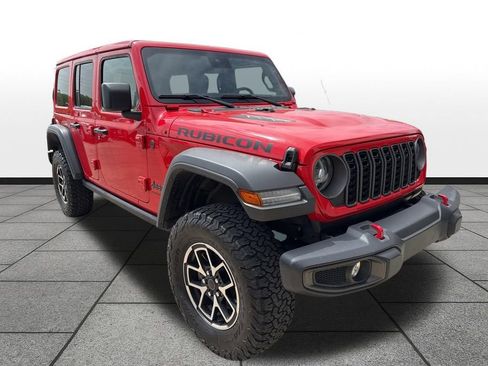 Used 2025 Jeep Wrangler Unlimited Rubicon w/ Convenience Group image 3