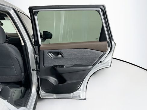 Used 2023 Nissan Rogue SV FWD image 29