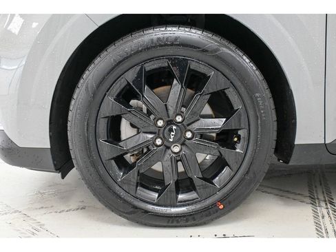 Used 2022 Kia Carnival SX Prestige image 22