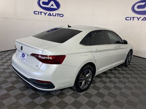 Used 2023 Volkswagen Jetta SE w/ Panoramic Sunroof Package FWD image 3