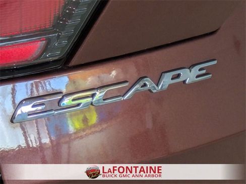 Used 2018 Ford Escape SE image 10