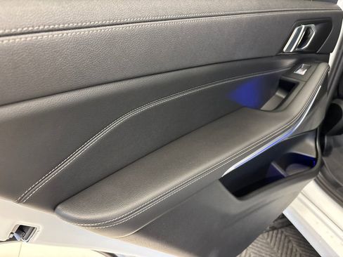 Used 2022 BMW X7 xDrive40i w/ Luxury Seating Package image 27
