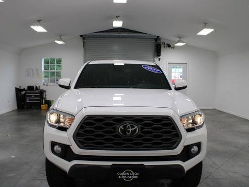 Used 2023 Toyota Tacoma TRD Off-Road w/ Technology Package AWD/4WD image 3