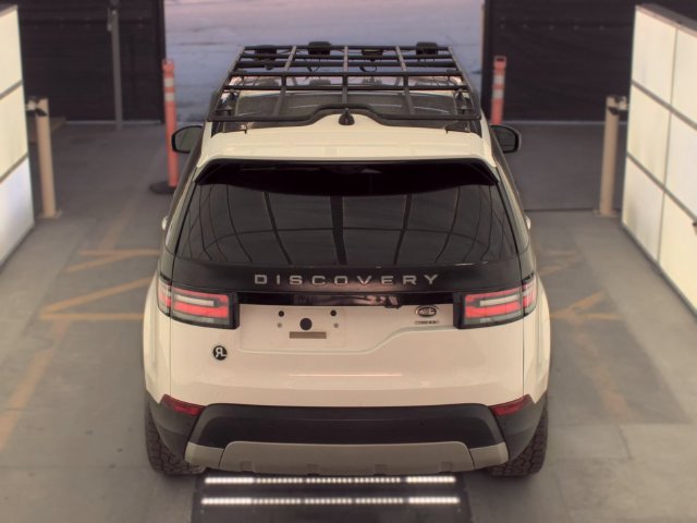 Used 2018 Land Rover Discovery HSE AWD/4WD image 6