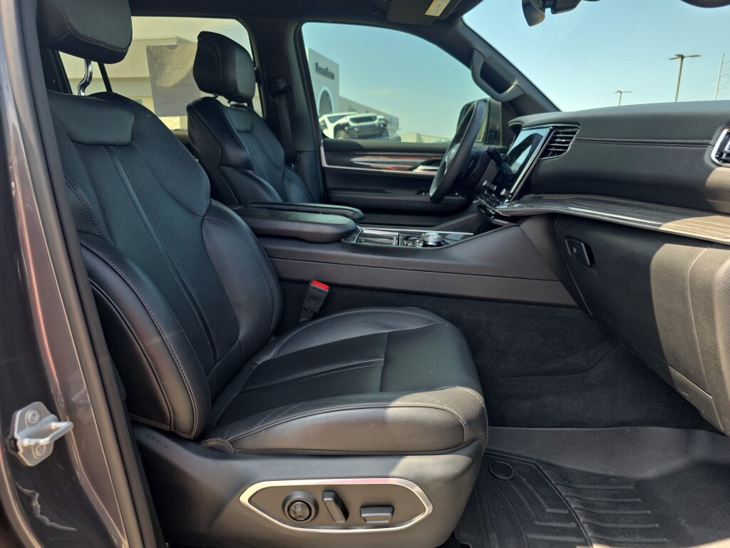 Used 2022 Jeep Wagoneer Series II RWD image 16