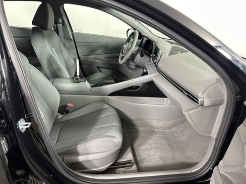 Used 2023 Hyundai Elantra SEL image 28