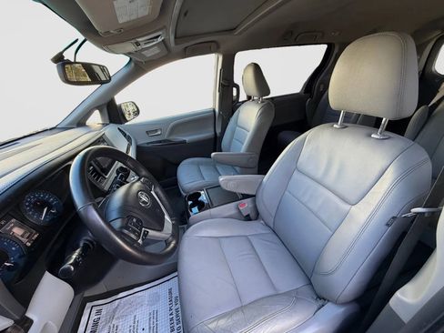 Used 2017 Toyota Sienna XLE w/ Protection Package image 11