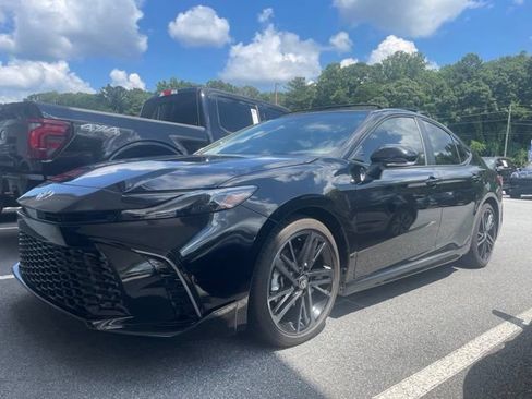 Used 2025 Toyota Camry XSE FWD image 3
