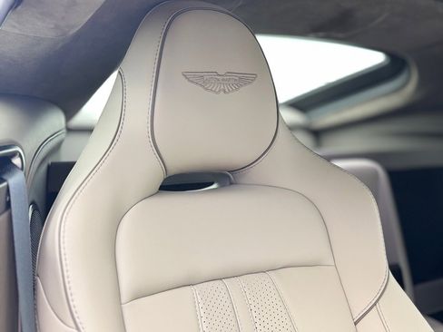 Used 2025 Aston Martin V8 Vantage Coupe image 12
