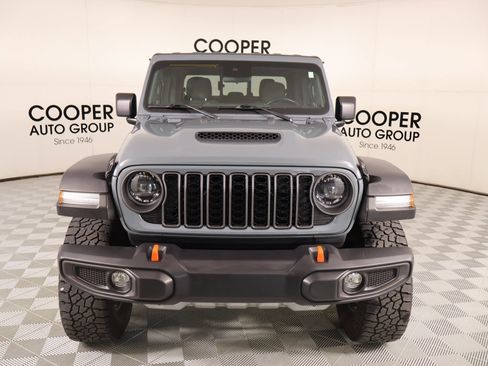 Used 2024 Jeep Gladiator Mojave w/ Safety Group AWD/4WD image 9