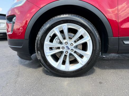Used 2018 Ford Explorer XLT w/ Equipment Group 202A FWD image 38