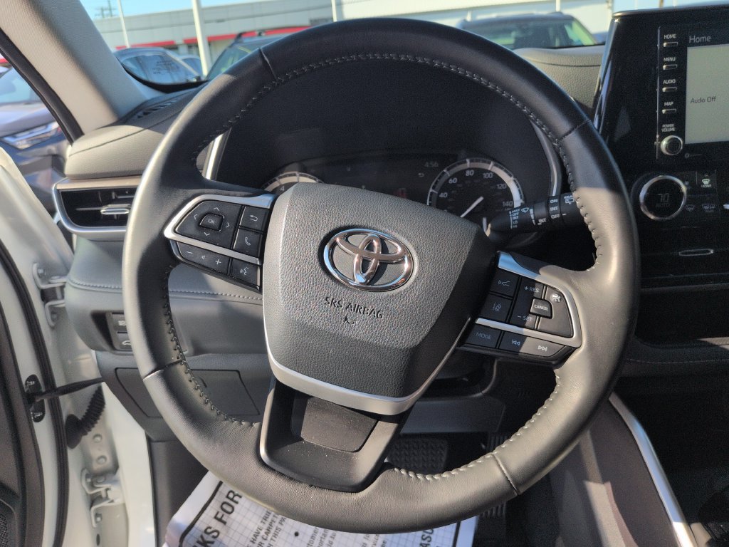 Used 2022 Toyota Highlander XLE AWD/4WD image 14