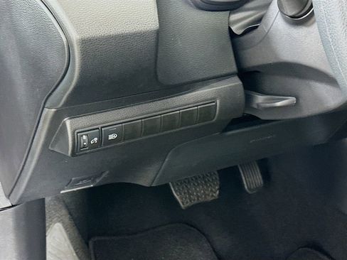 Used 2025 Toyota Corolla LE image 10