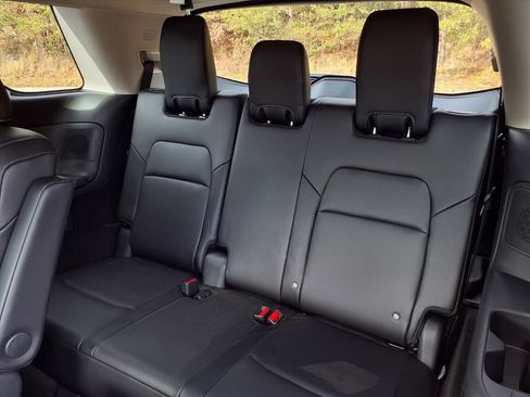 Used 2025 Nissan Pathfinder SL w/ SL Premium Package image 10