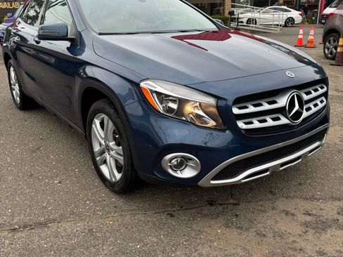 Used 2019 Mercedes-Benz GLA 250 4MATIC w/ Premium Package image 2