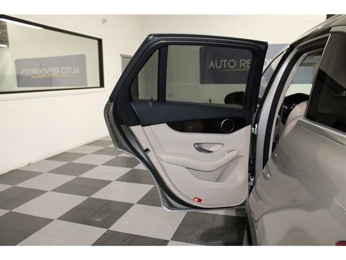 Used 2019 Mercedes-Benz GLC 350e 4MATIC image 13