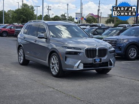 Used 2023 BMW X7 xDrive40i w/ Premium Package AWD/4WD image 3