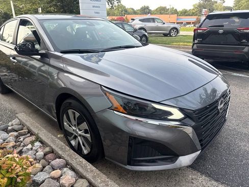 Used 2024 Nissan Altima 2.5 S FWD image 7