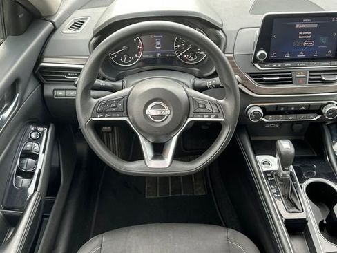 Used 2023 Nissan Altima 2.5 SV image 16