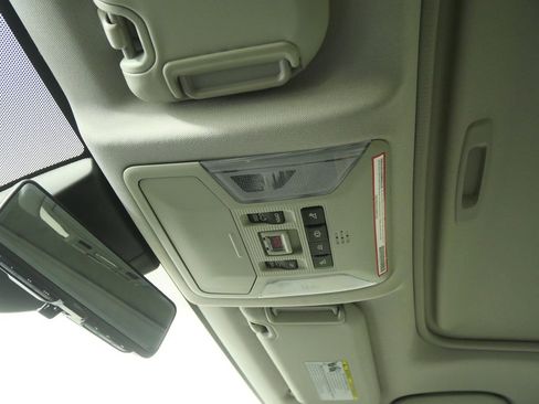 Used 2019 Toyota RAV4 Limited image 22