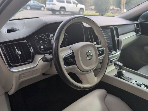 Used 2020 Volvo S60 T5 Inscription w/ Protection Package Premier image 12