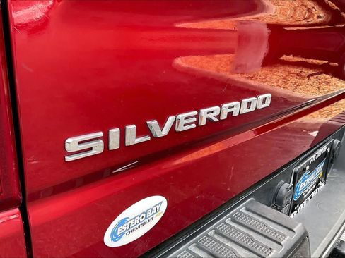 Used 2021 Chevrolet Silverado 1500 Custom Trail Boss AWD/4WD image 9